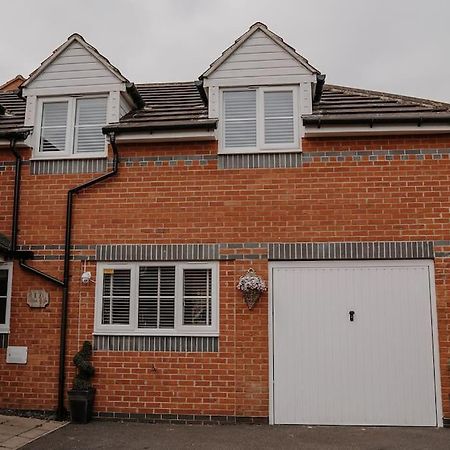 Lovely New 1 Bedroom Loft Apartment With On Drive Parking Trowbridge Bagian luar foto