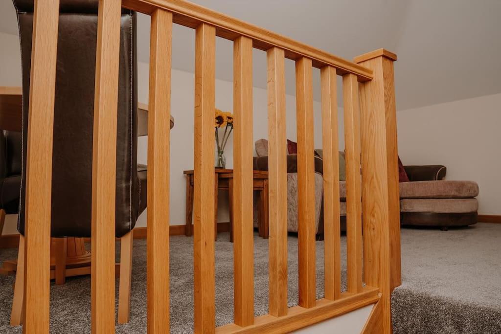 Lovely New 1 Bedroom Loft Apartment With On Drive Parking Trowbridge Bagian luar foto
